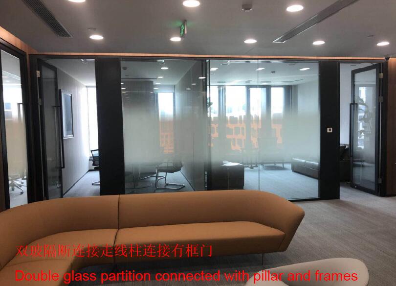 双玻隔断连接走线柱连接有框门